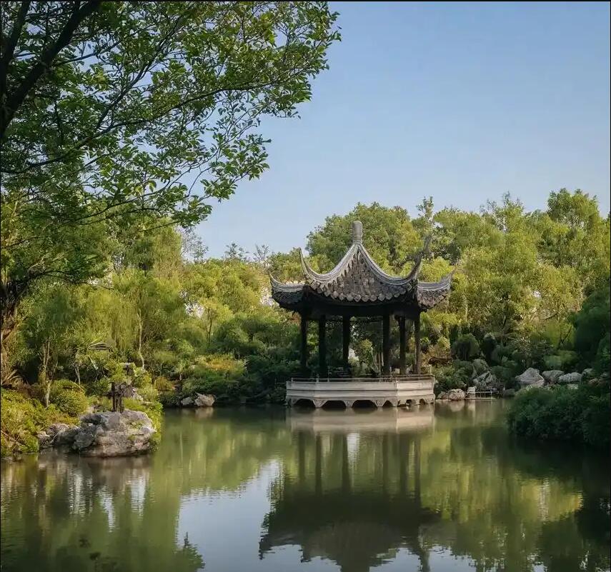 南宫半雪餐饮有限公司